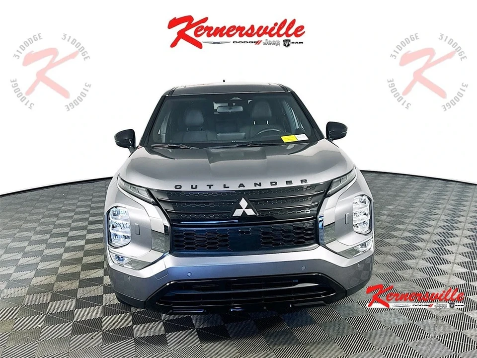 2022 Mitsubishi Outlander - Image 2 of 21