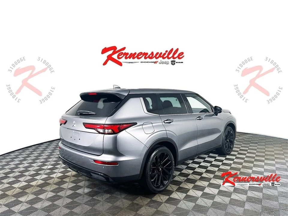 2022 Mitsubishi Outlander - Image 7 of 21