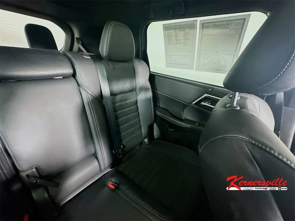 2022 Mitsubishi Outlander - Image 14 of 21