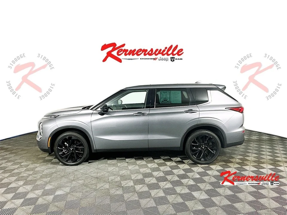2022 Mitsubishi Outlander - Image 4 of 21