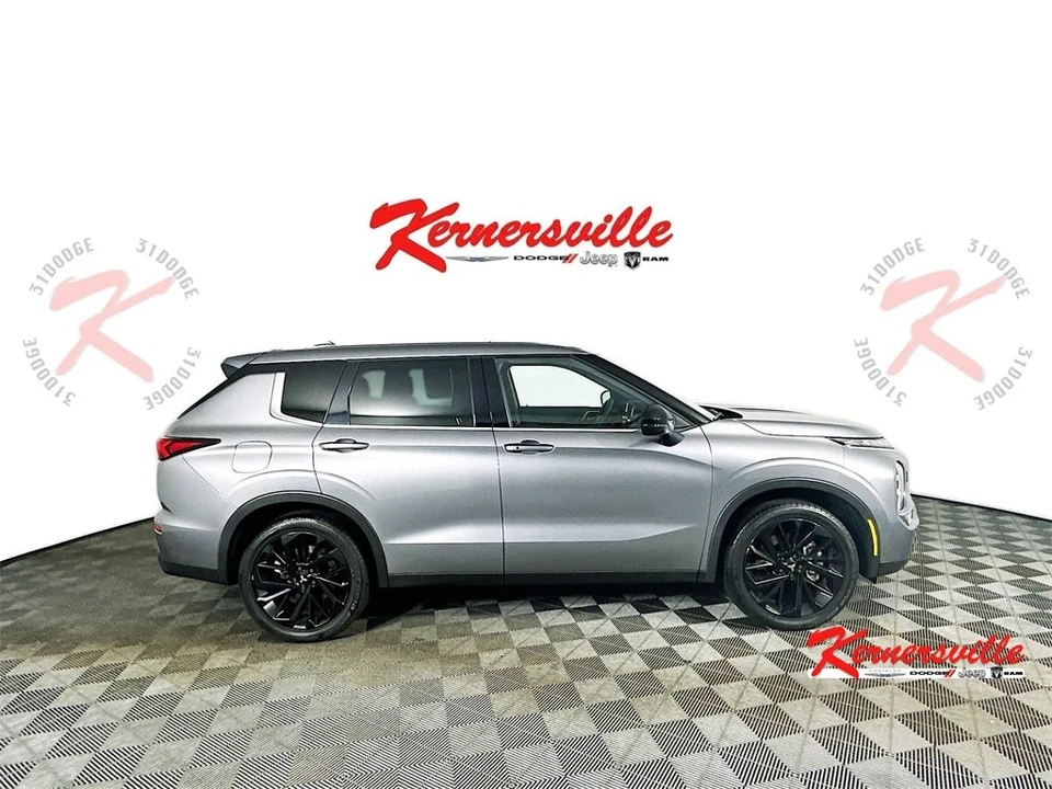 2022 Mitsubishi Outlander - Image 8 of 21