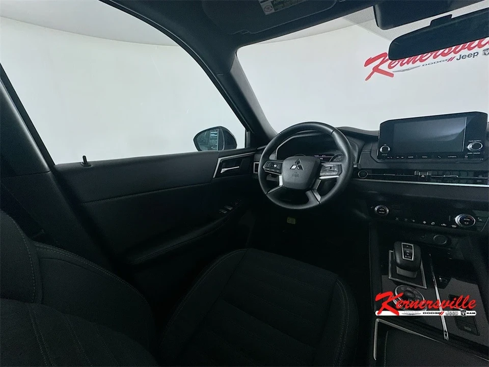 2022 Mitsubishi Outlander - Image 9 of 21