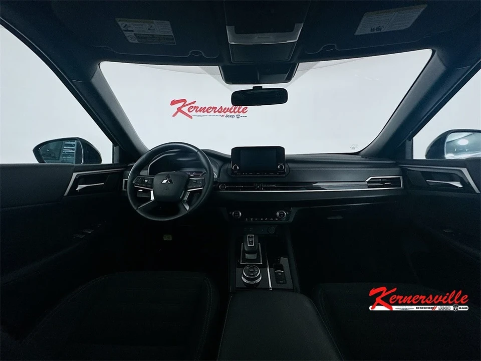 2022 Mitsubishi Outlander - Image 10 of 21