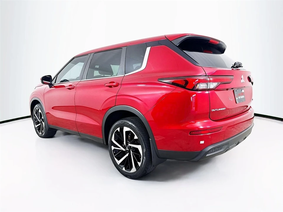 2022 Mitsubishi Outlander - Image 5 of 15