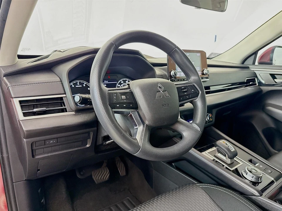 2022 Mitsubishi Outlander - Image 6 of 15