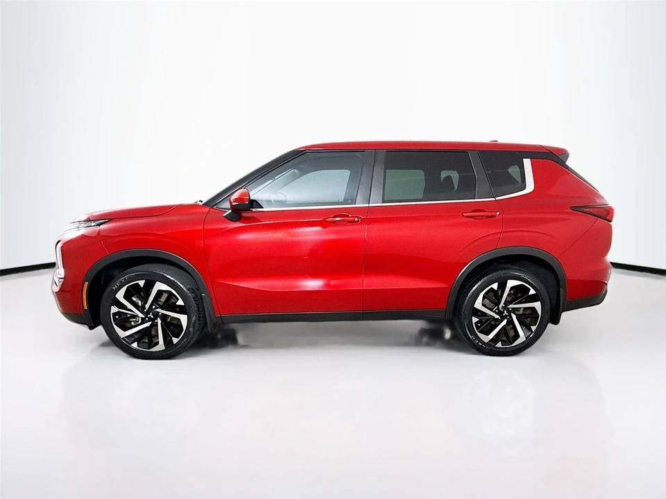 2022 Mitsubishi Outlander - Image 4 of 15