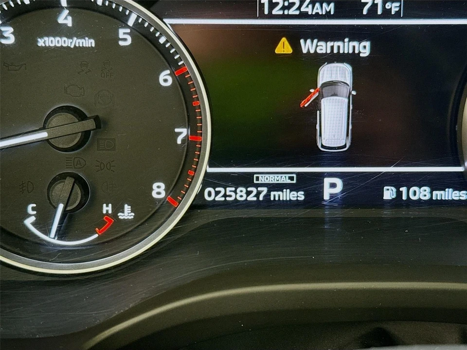 2022 Mitsubishi Outlander - Image 9 of 15