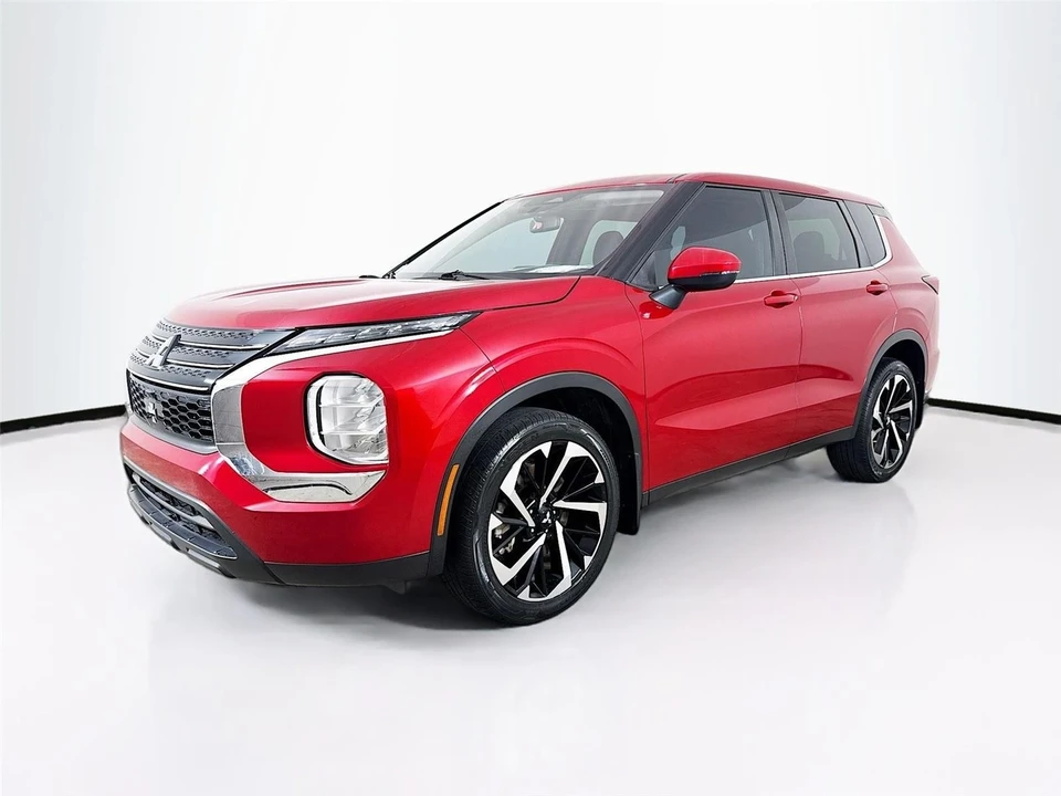 2022 Mitsubishi Outlander - Image 3 of 15