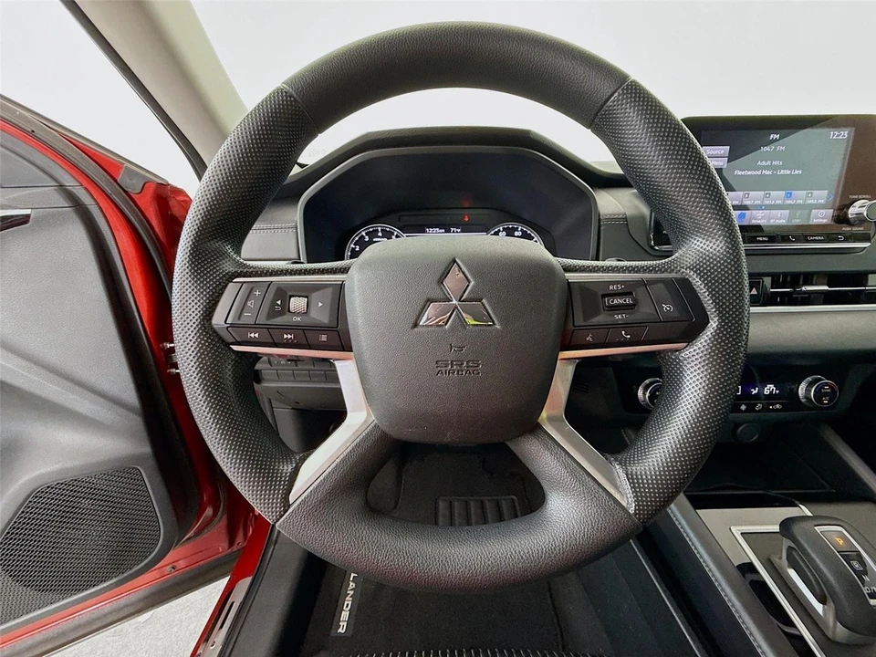 2022 Mitsubishi Outlander - Image 8 of 15