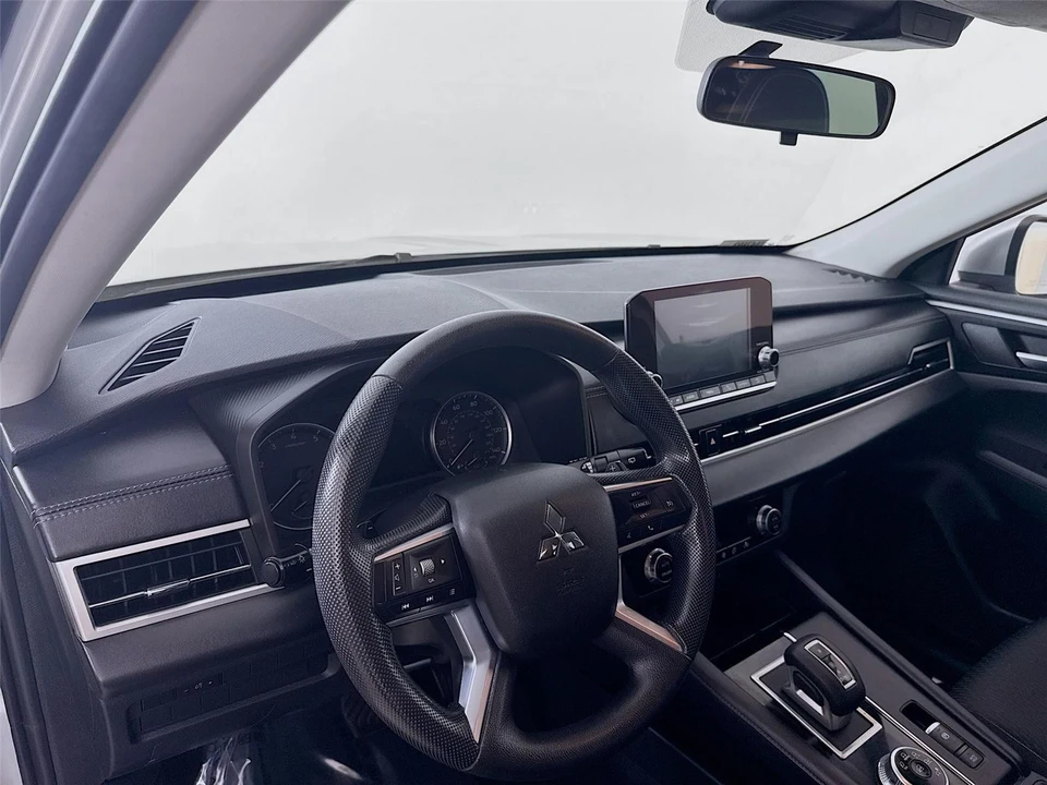 2022 Mitsubishi Outlander - Image 9 of 21