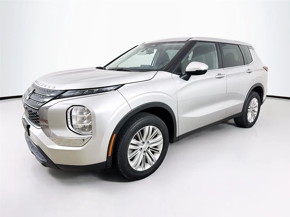 2022 Mitsubishi Outlander - Image 3 of 14