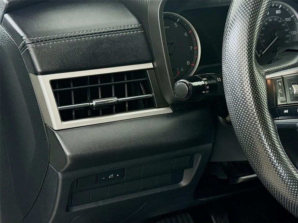 2022 Mitsubishi Outlander - Image 10 of 21