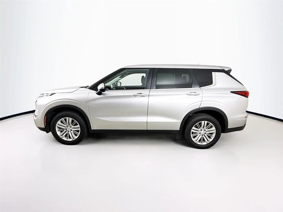 2022 Mitsubishi Outlander - Image 4 of 14