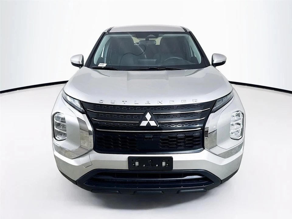 2022 Mitsubishi Outlander - Image 2 of 21