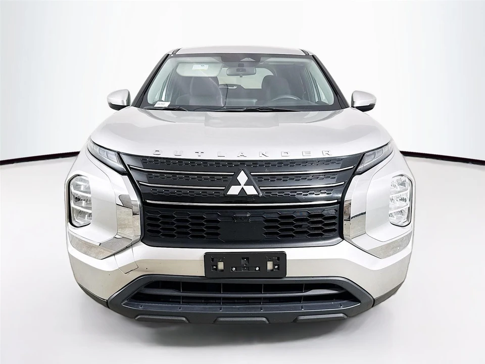 2022 Mitsubishi Outlander - Image 2 of 14