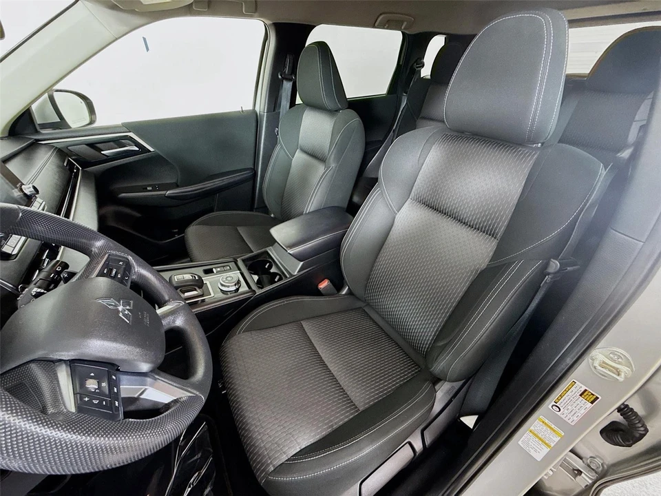 2022 Mitsubishi Outlander - Image 19 of 21