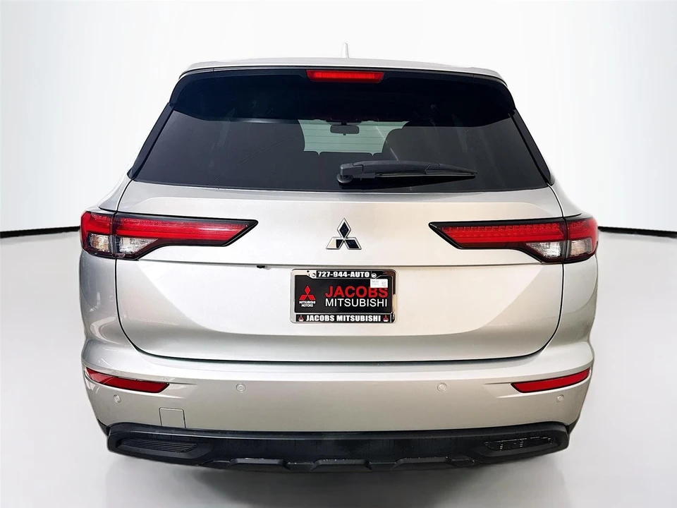 2022 Mitsubishi Outlander - Image 6 of 21