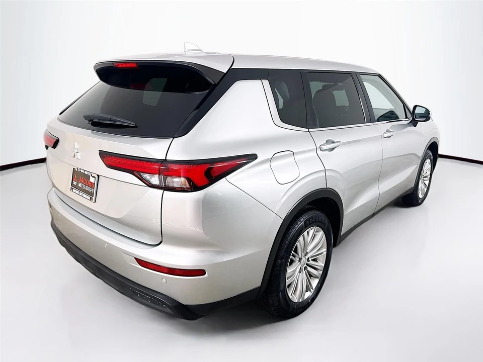 2022 Mitsubishi Outlander - Image 7 of 21
