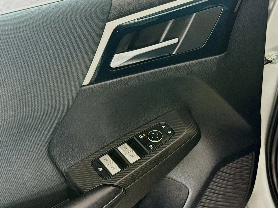 2022 Mitsubishi Outlander - Image 17 of 21