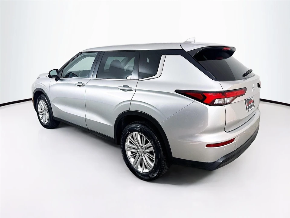 2022 Mitsubishi Outlander - Image 5 of 21