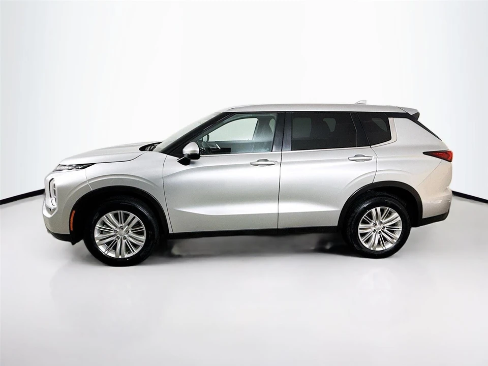 2022 Mitsubishi Outlander - Image 4 of 21