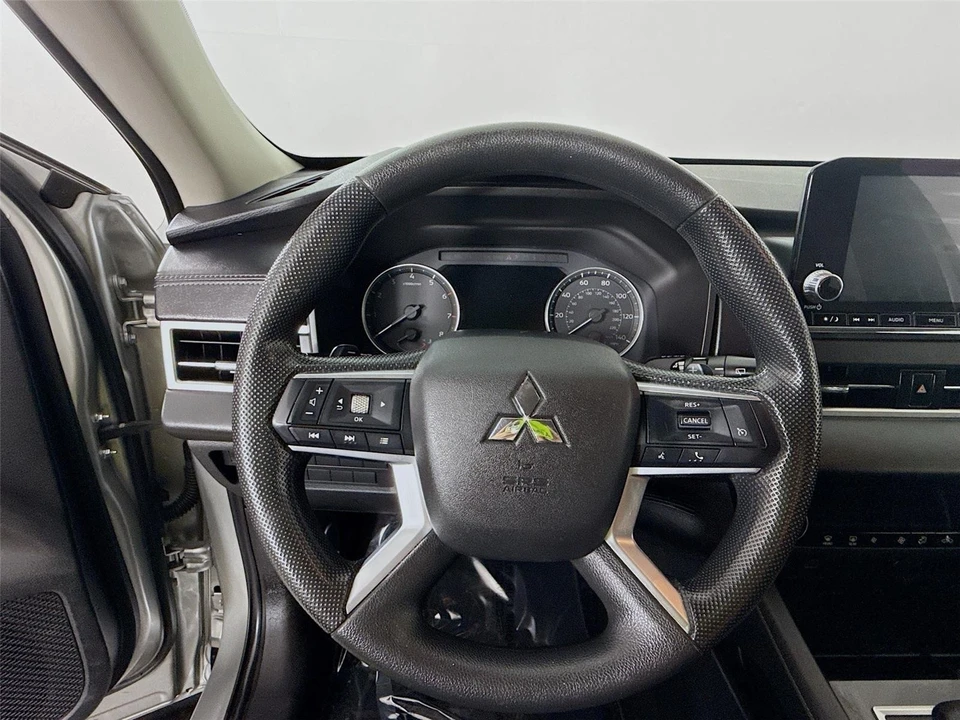 2022 Mitsubishi Outlander - Image 11 of 21