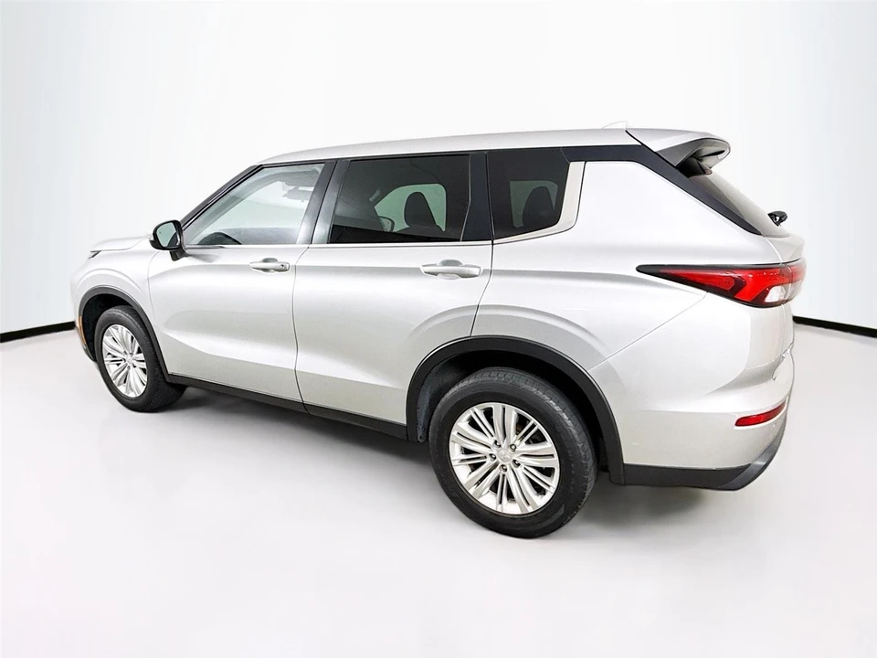 2022 Mitsubishi Outlander - Image 5 of 14