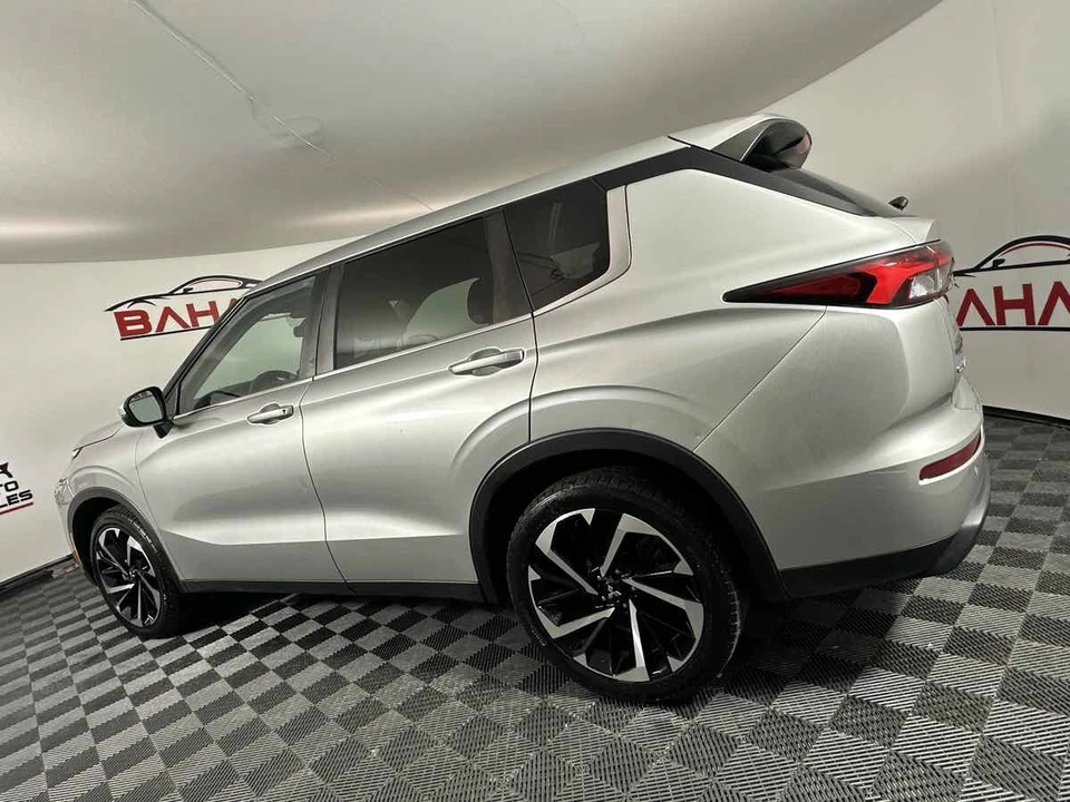 2022 Mitsubishi Outlander - Image 6 of 21