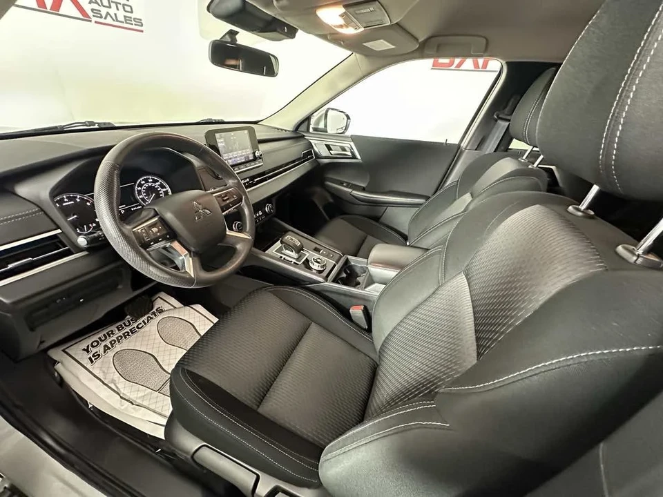 2022 Mitsubishi Outlander - Image 20 of 21
