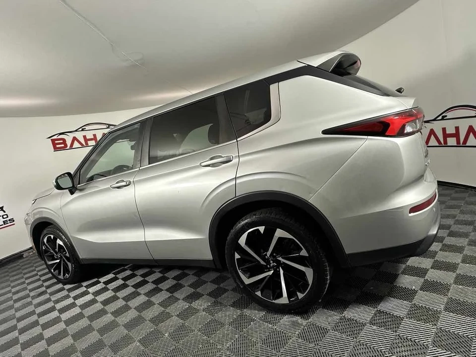 2022 Mitsubishi Outlander - Image 6 of 21