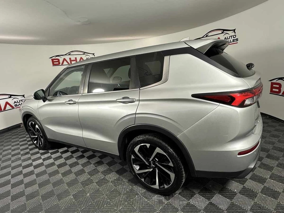 2022 Mitsubishi Outlander - Image 5 of 21