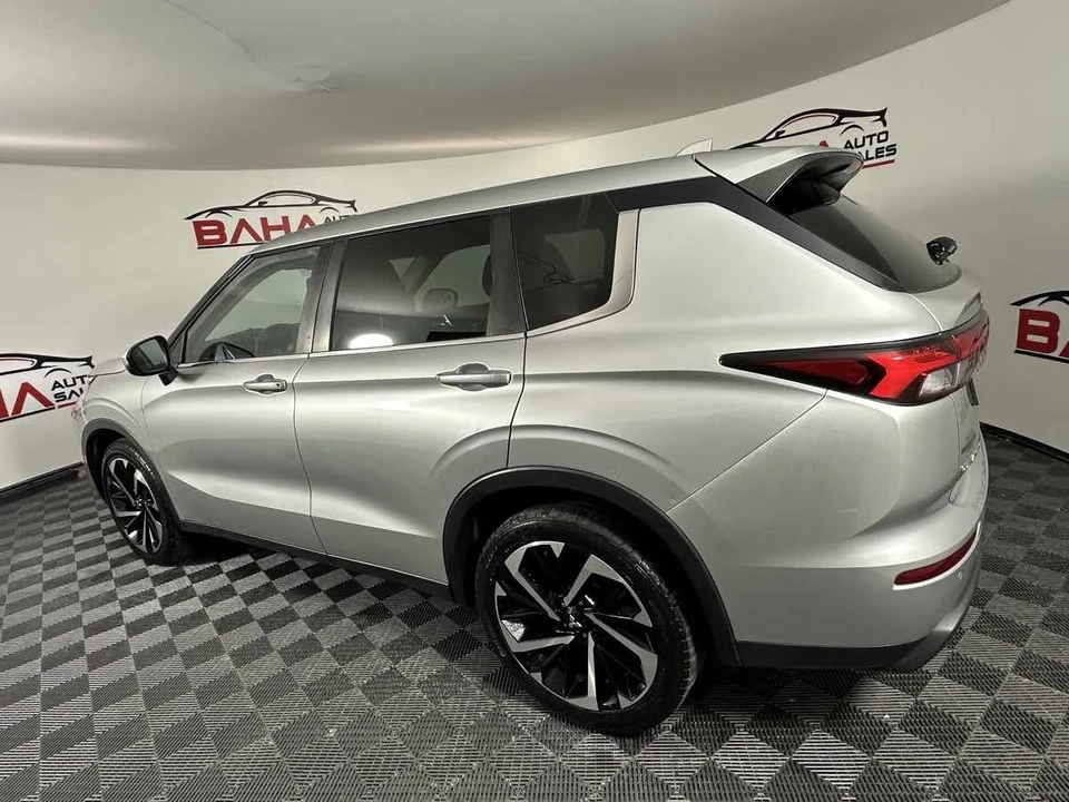 2022 Mitsubishi Outlander - Image 5 of 21