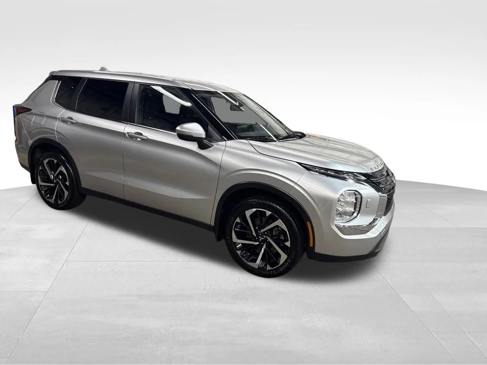 2022 Mitsubishi Outlander - Image 7 of 12