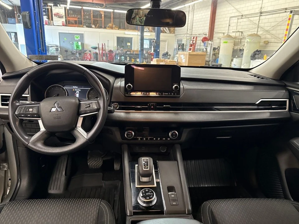 2022 Mitsubishi Outlander - Image 12 of 12