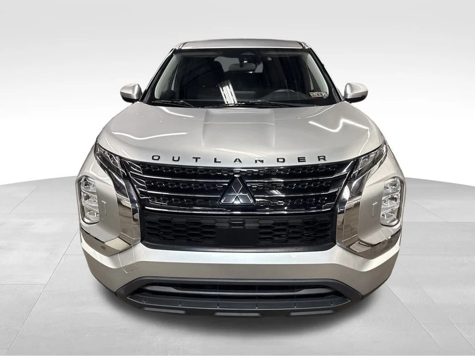 2022 Mitsubishi Outlander - Image 8 of 12
