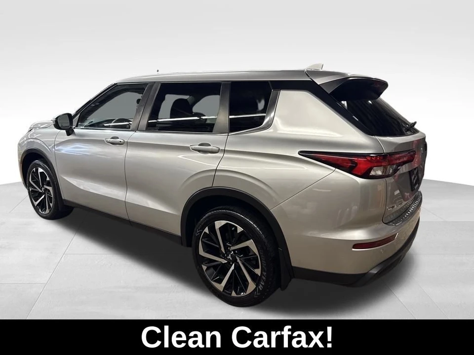 2022 Mitsubishi Outlander - Image 3 of 12