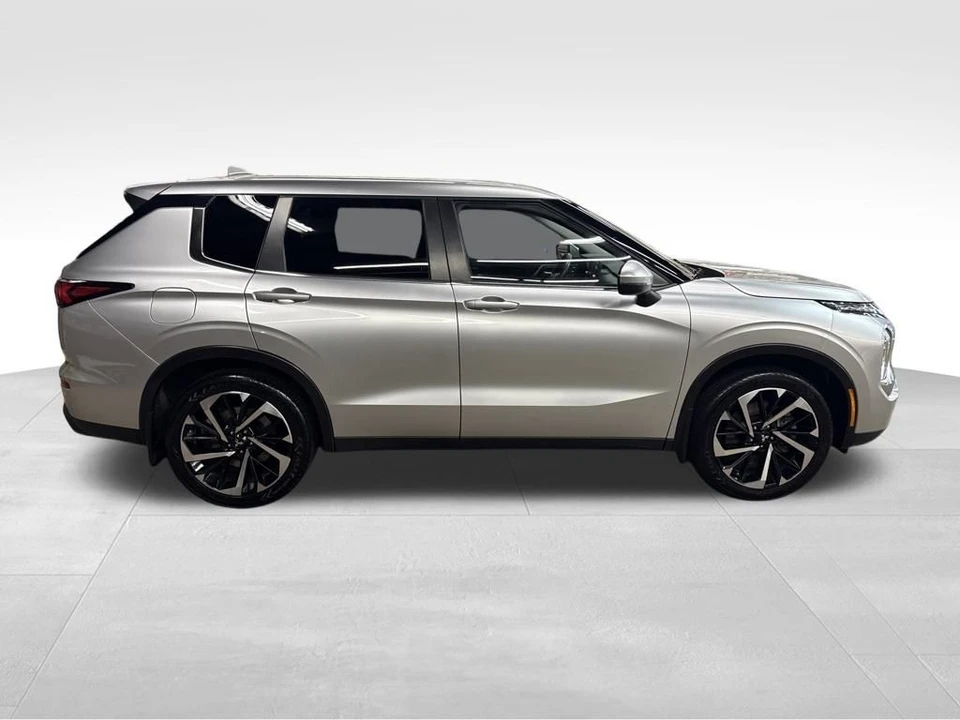 2022 Mitsubishi Outlander - Image 6 of 12