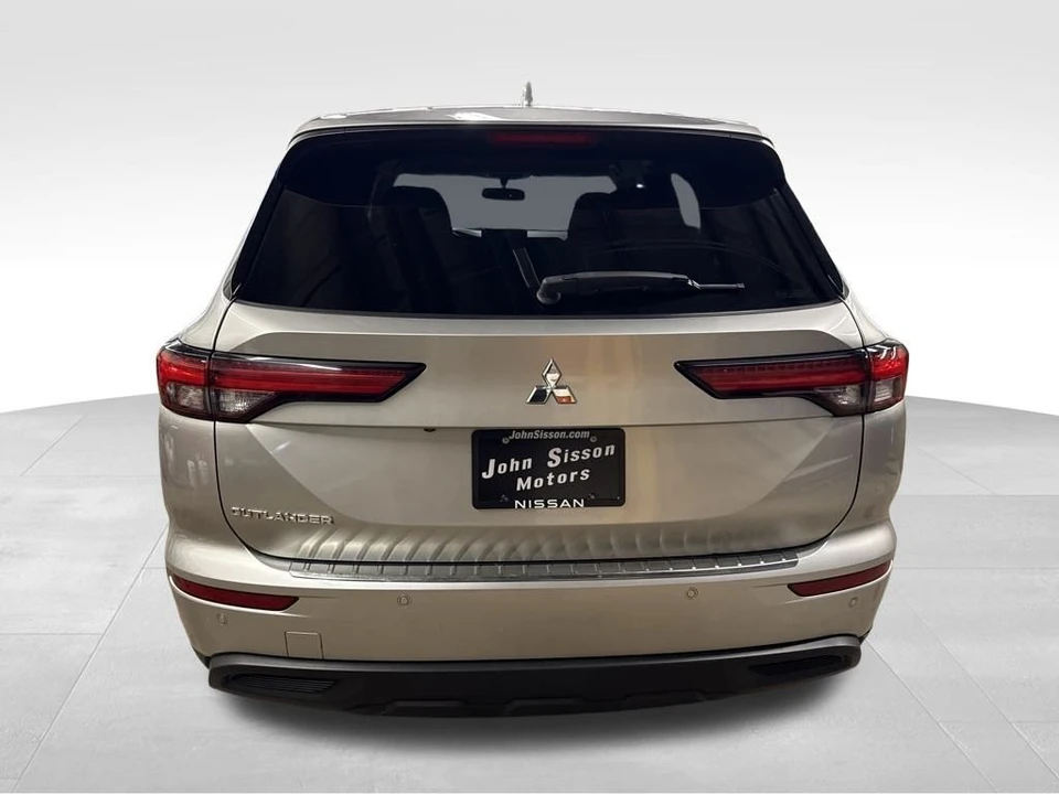 2022 Mitsubishi Outlander - Image 4 of 12