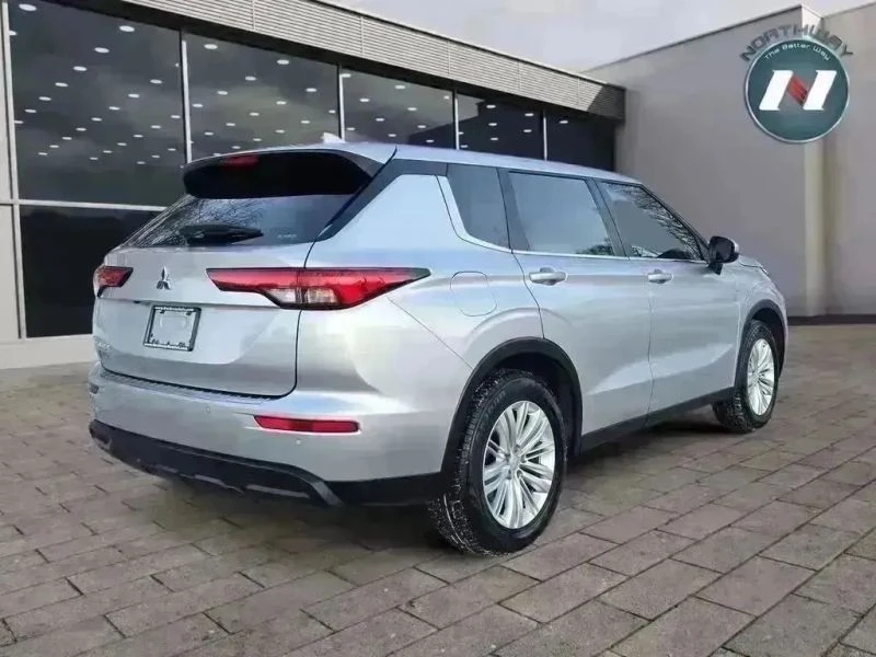 2022 Mitsubishi Outlander - Image 5 of 12