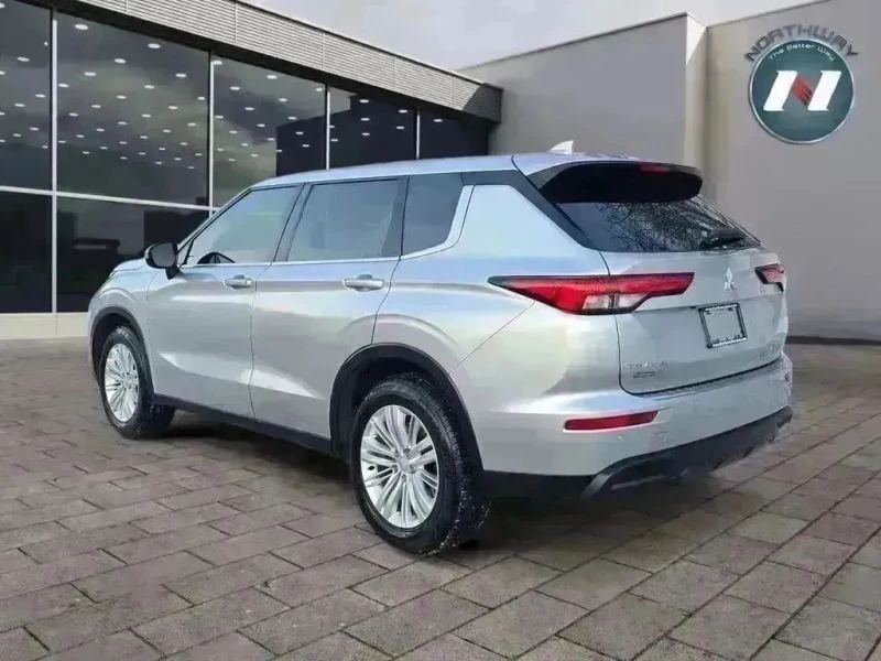 2022 Mitsubishi Outlander - Image 3 of 12