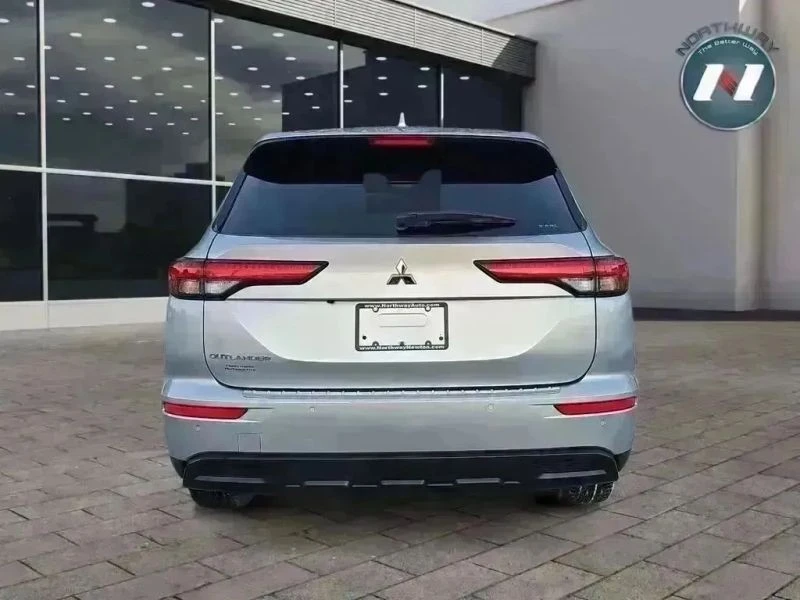 2022 Mitsubishi Outlander - Image 4 of 12