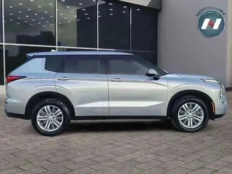 2022 Mitsubishi Outlander - Image 6 of 12