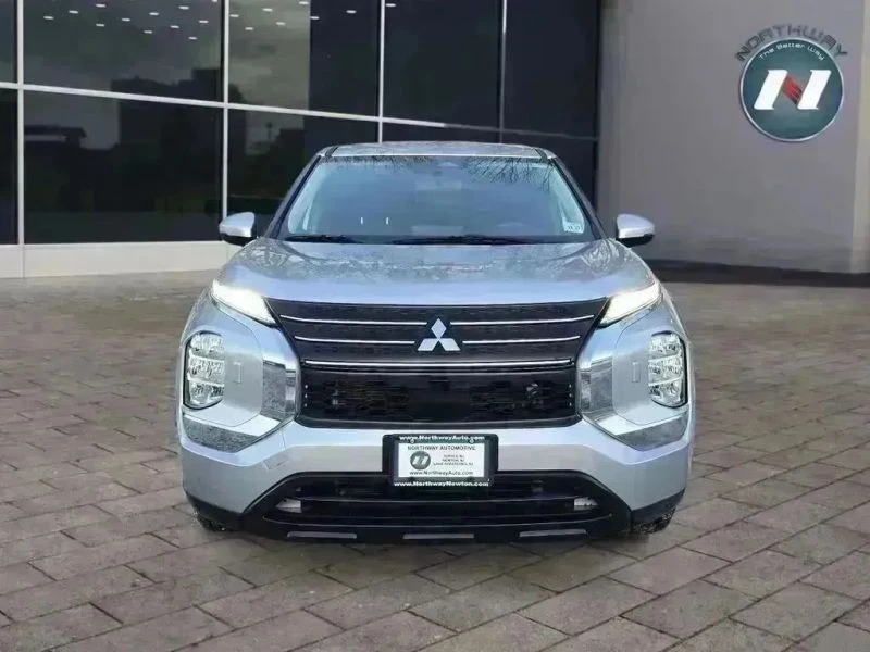 2022 Mitsubishi Outlander - Image 8 of 12