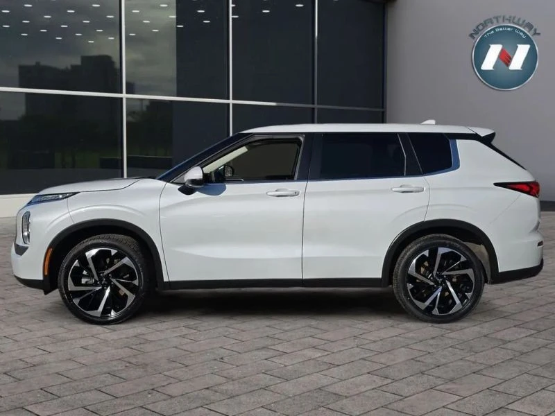 2022 Mitsubishi Outlander - Image 2 of 12