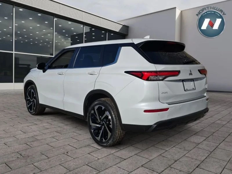 2022 Mitsubishi Outlander - Image 3 of 12