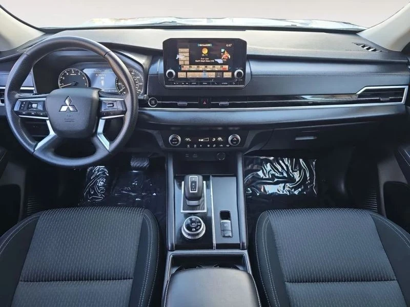 2022 Mitsubishi Outlander - Image 10 of 12