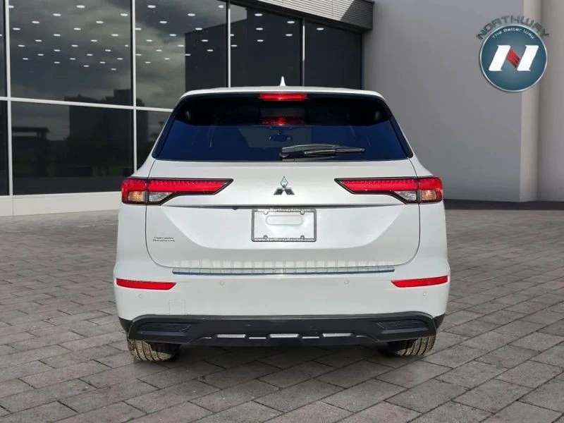 2022 Mitsubishi Outlander - Image 4 of 12