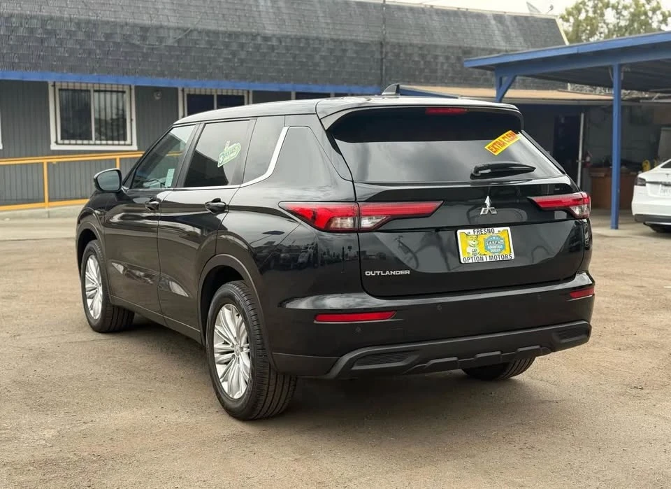 2022 Mitsubishi Outlander - Image 4 of 4