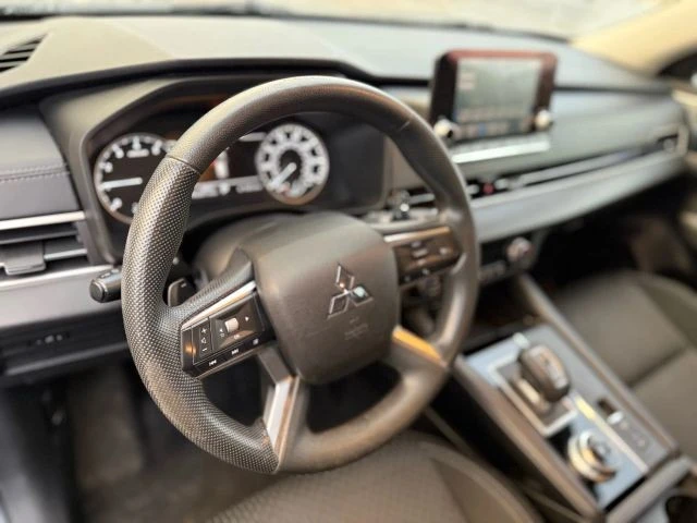 2022 Mitsubishi Outlander - Image 6 of 21