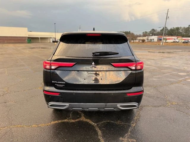 2022 Mitsubishi Outlander - Image 11 of 21